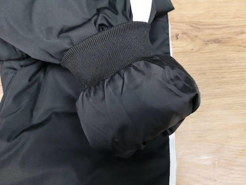 這件兒童羽絨服含90 白鴨絨,好看 舒服,一件才69元,真不錯 褲子